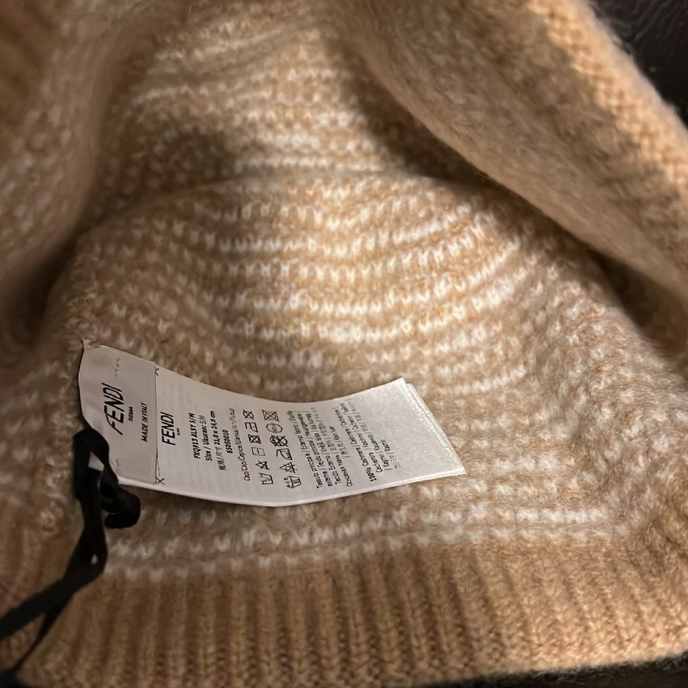 Fendi unisex FF zucca monogram knit cashmere beanie NWT - Picture 4 of 5